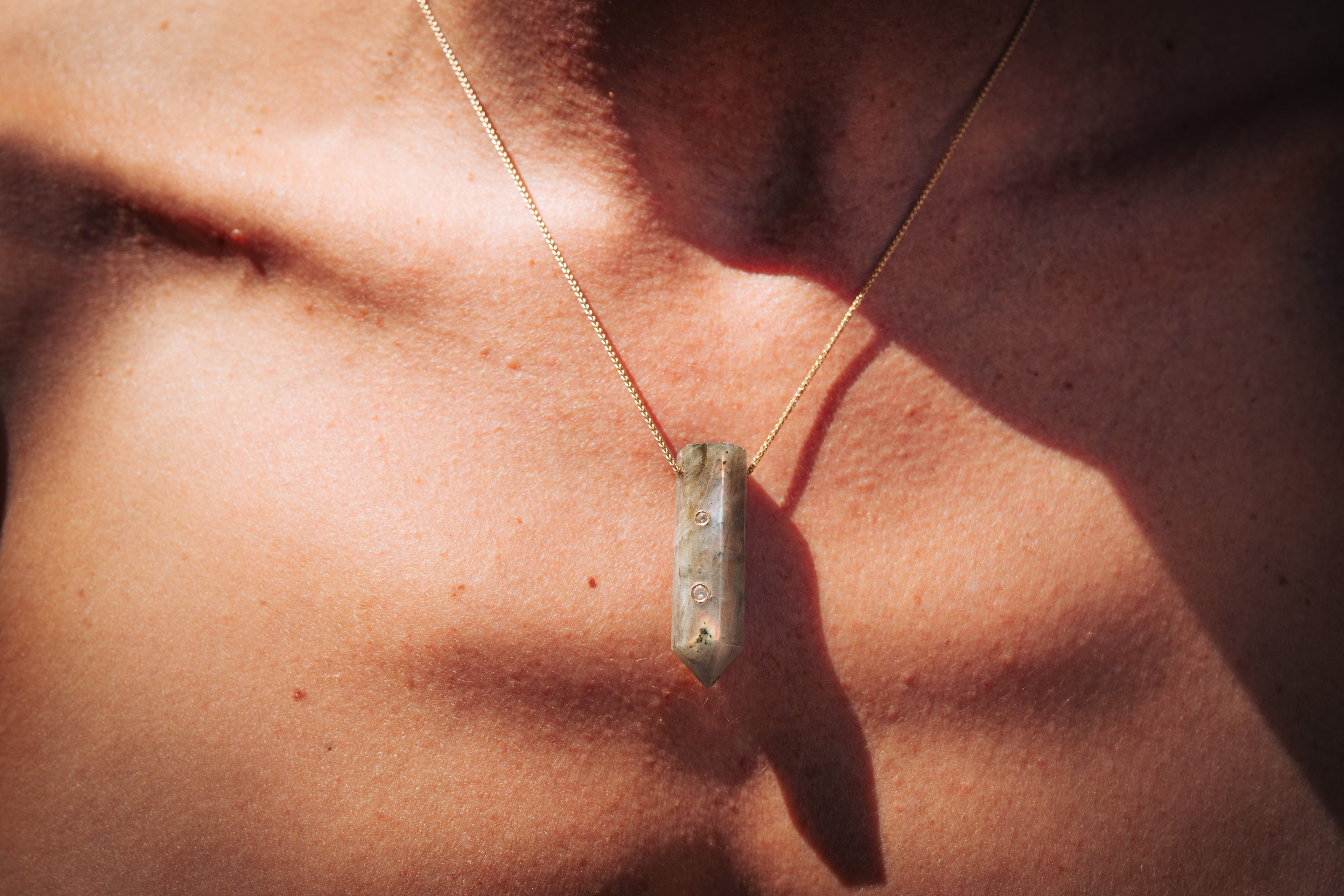 שרשרת לברדורייט