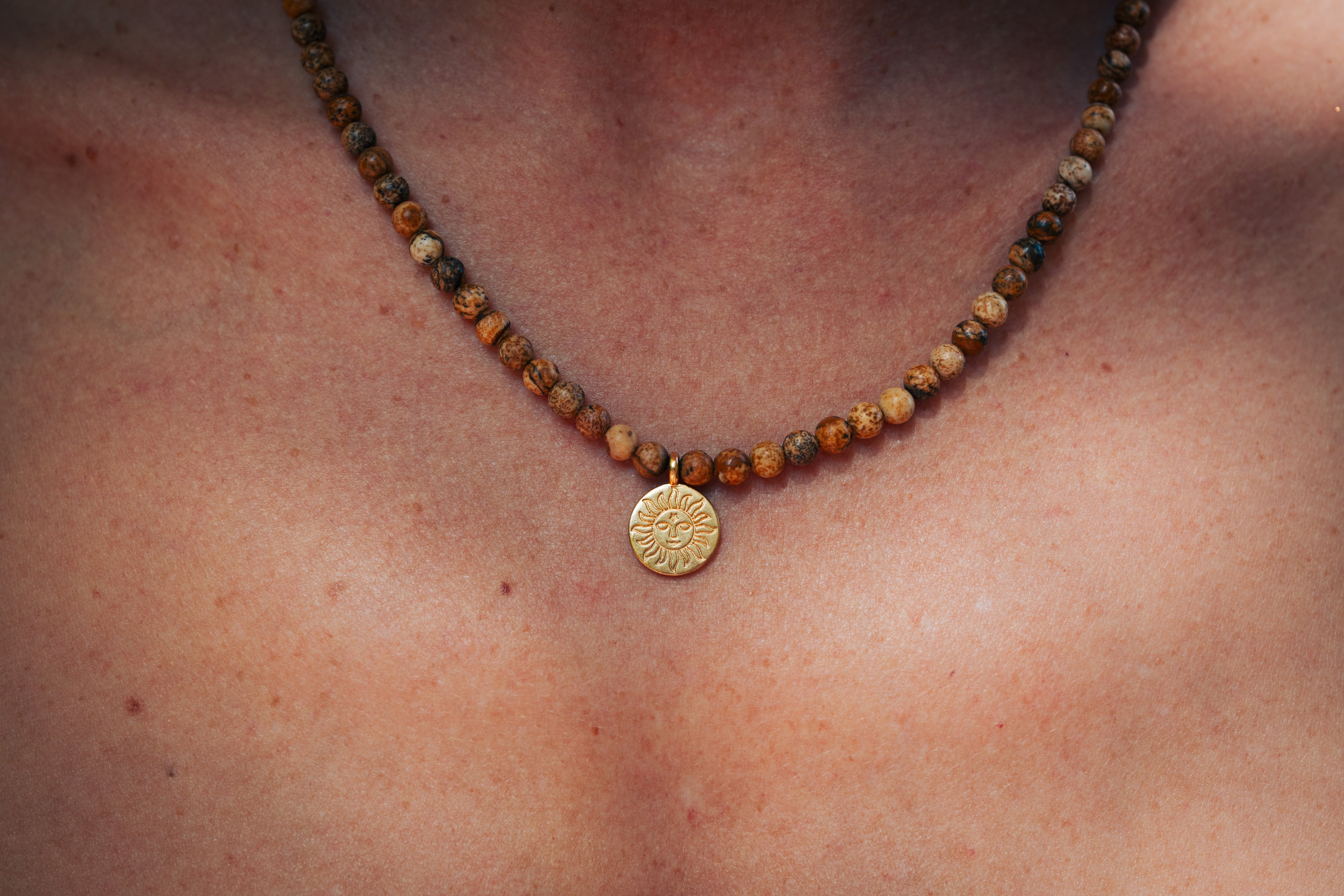 שרשרת שמש ג׳ספר חום