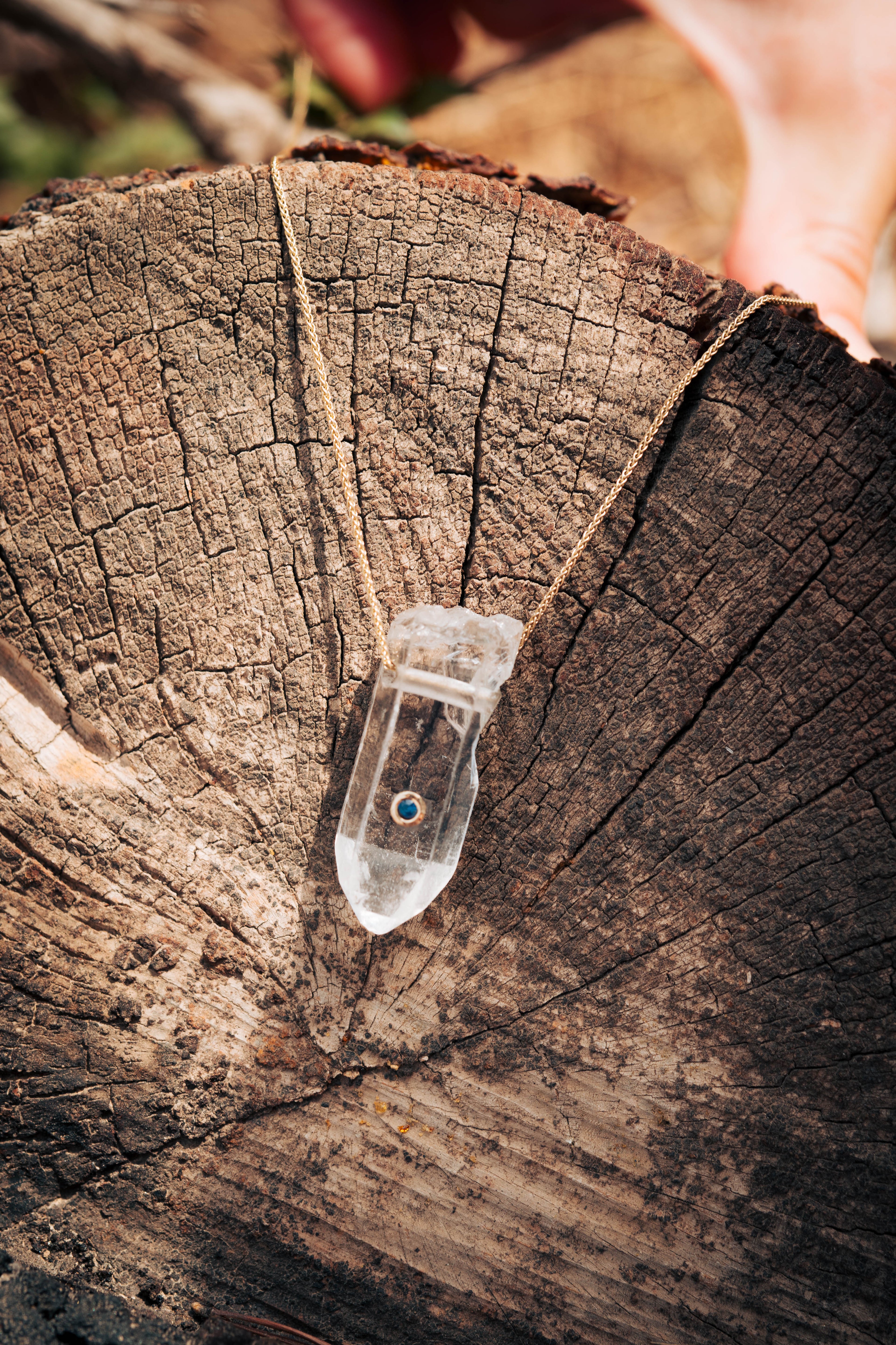 שרשרת קוורץ בשילוב אבן ספיר