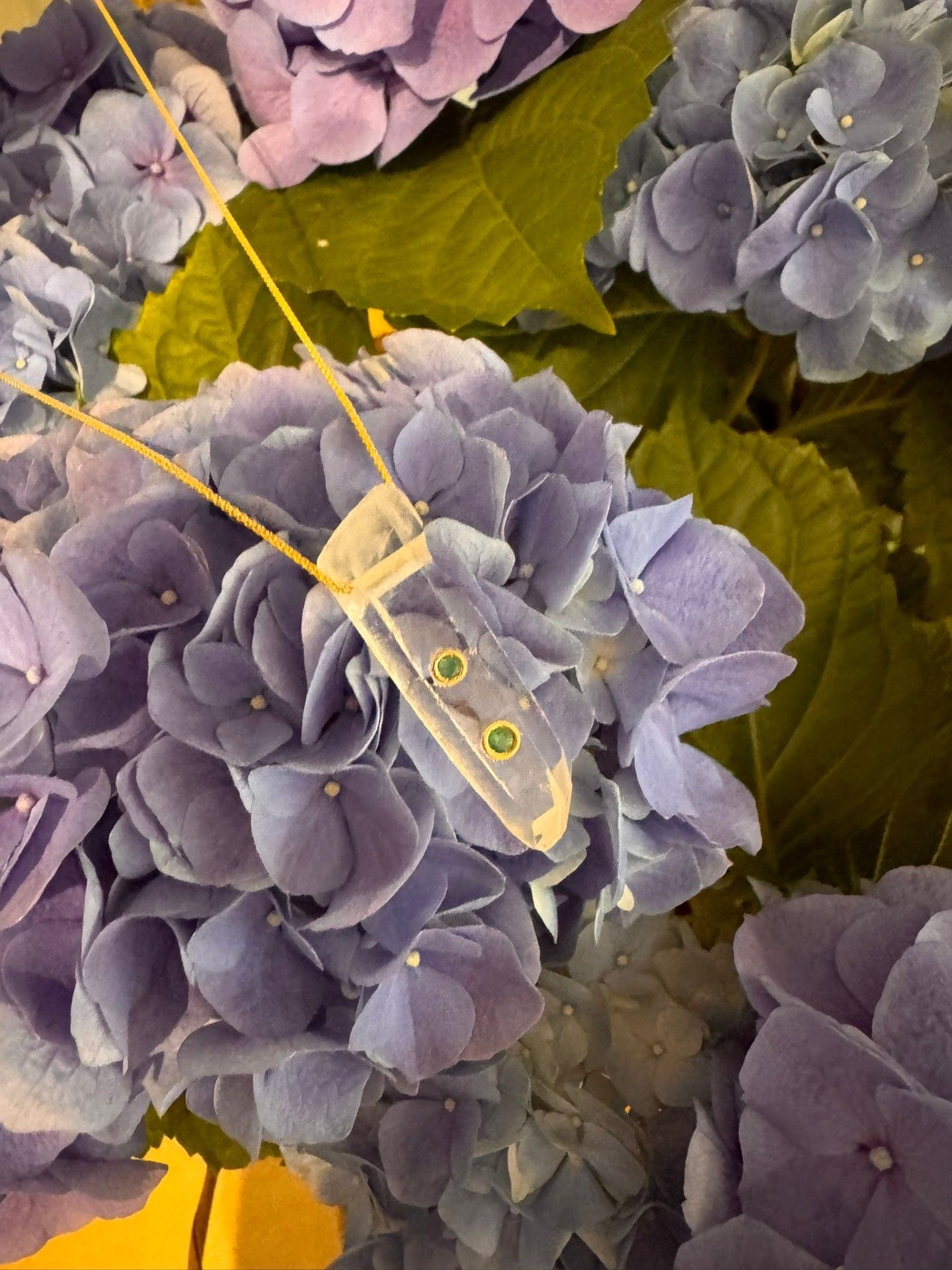 שרשרת קוורץ עם אבני אמרלד