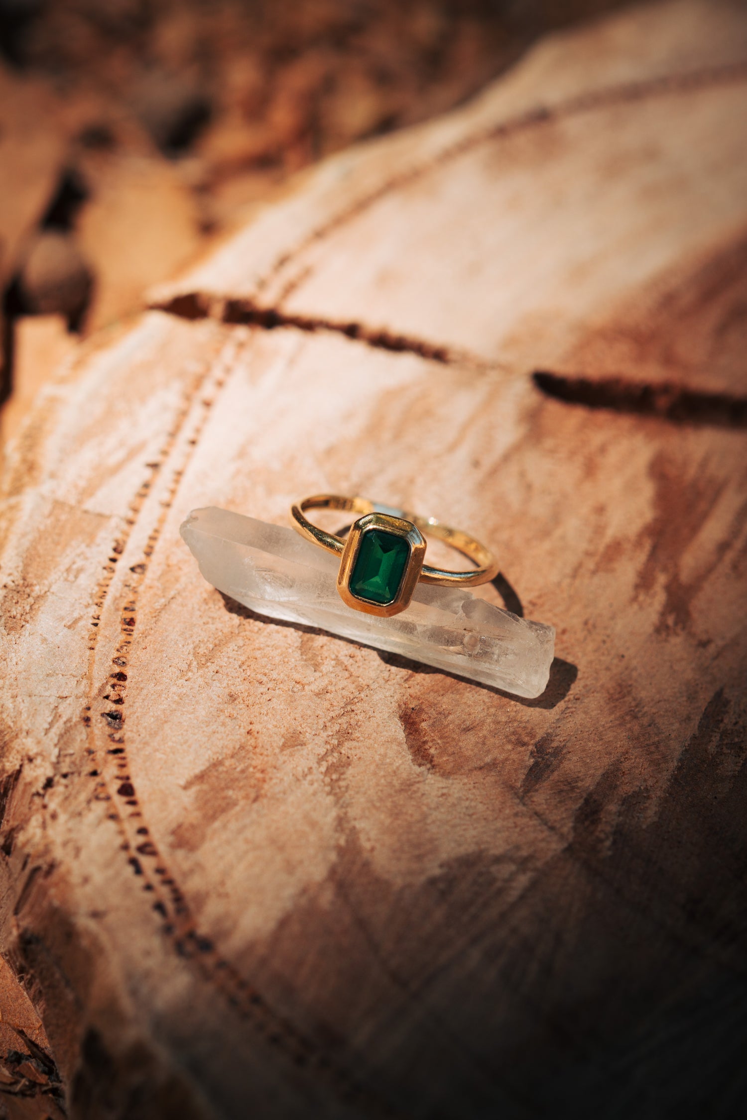 טבעת זהב עם אמרלד